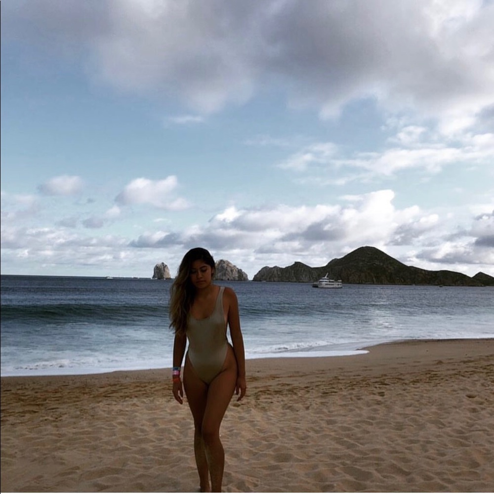 American eagle scoop once piece